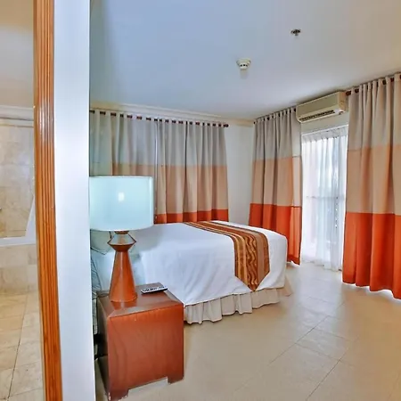 Crown Regency Suites Mactan Lapu-Lapu City Exterior photo