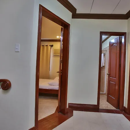 Crown Regency Suites Mactan Lapu-Lapu City Exterior photo