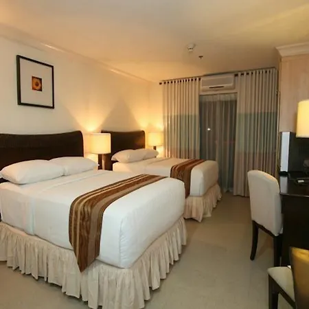 Crown Regency Suites Mactan Lapu-Lapu City Exterior photo